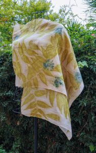 Scopri di più sull'articolo Ecoprint Su Foulard In Seta -VIDEO-